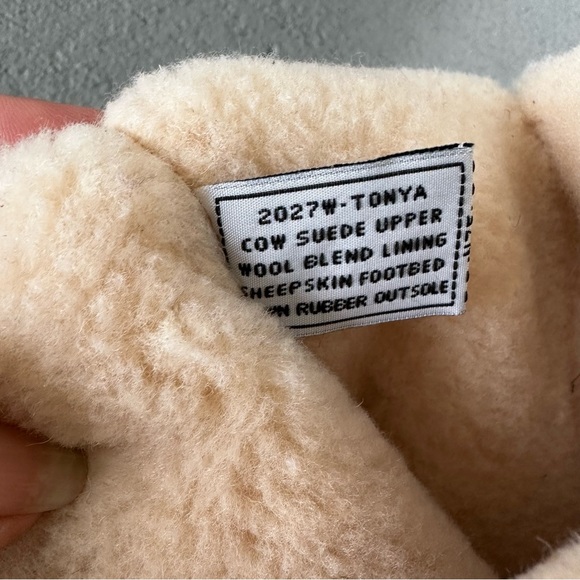 New BearPaw Never-Wet Tonya Suede/Sheepswool Fringed Wedged Boots - Picture 5 of 10